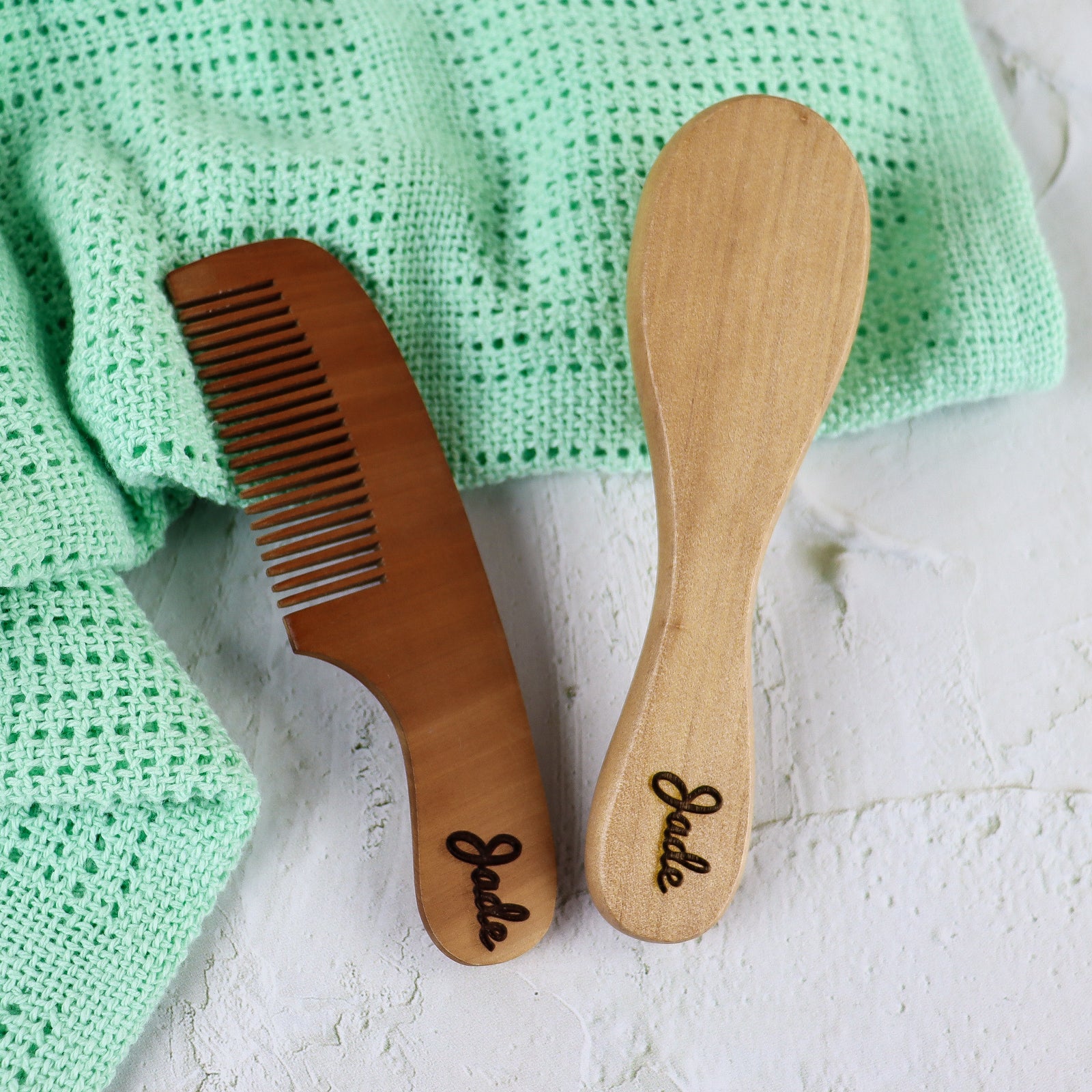 Wooden Brush and Comb with Personalised Name - CustomKings - 