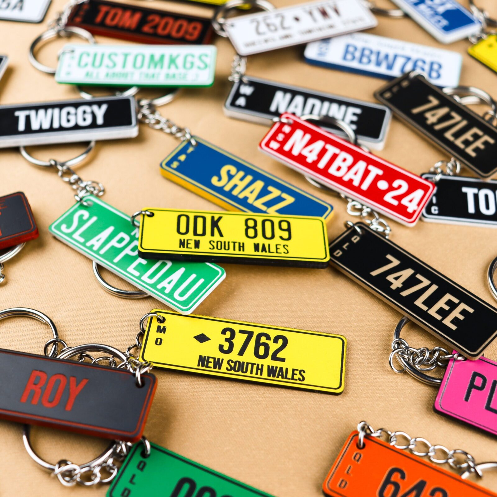 Engraved plateit© personalised licence plate keychain - customkings