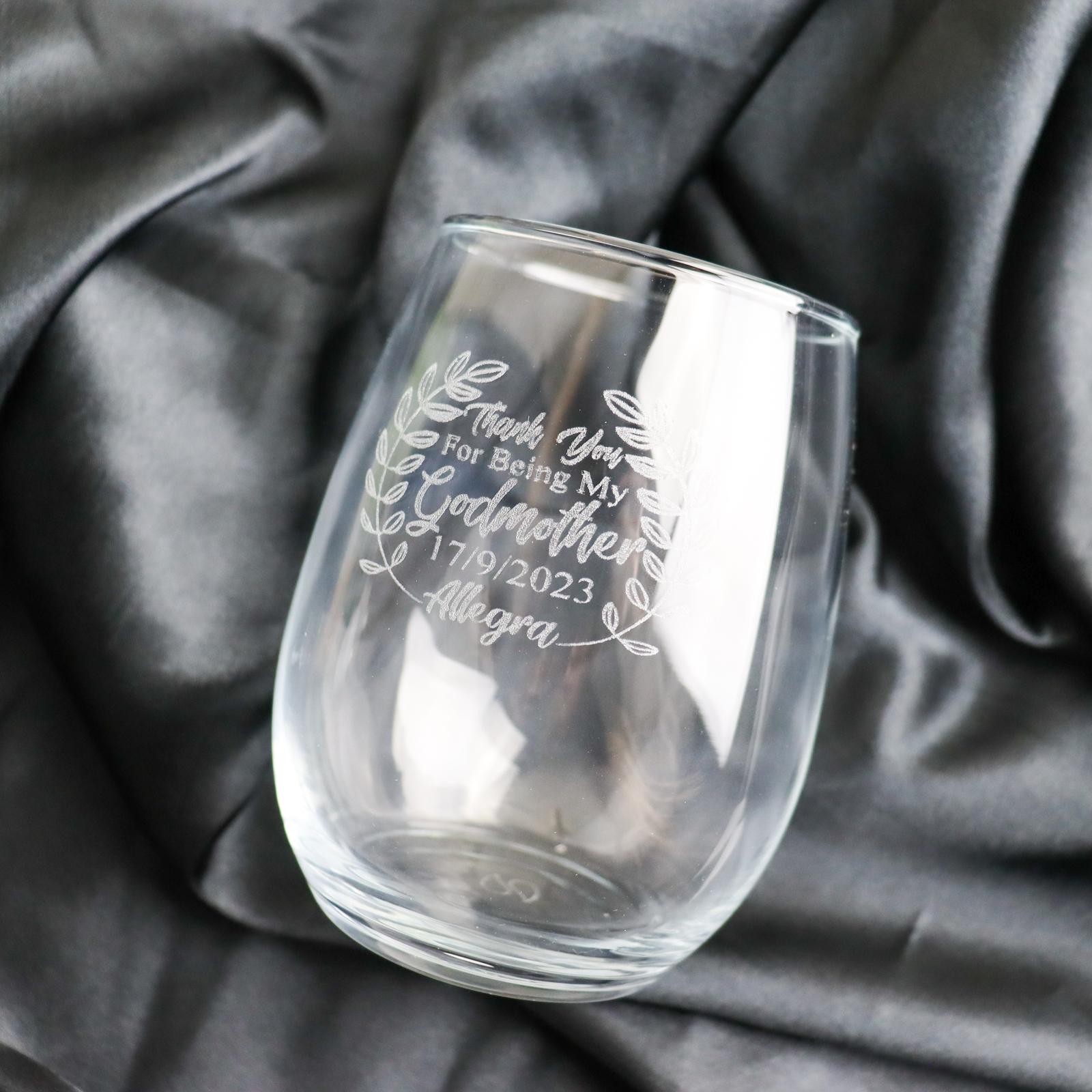 Stemless wine glass: godparent design