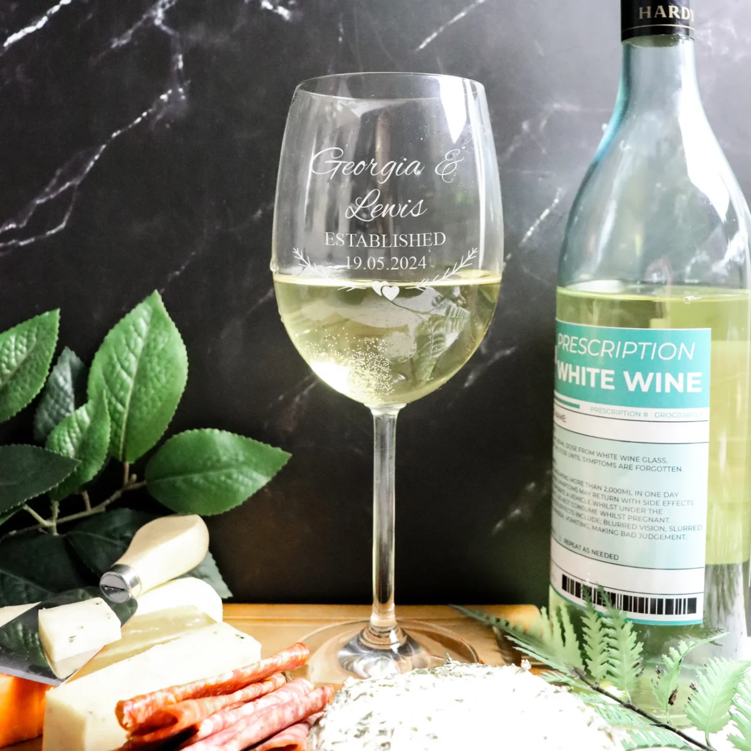 Red wine glasses engraved for wedding party