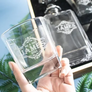 Fancy vintage boxed decanter set with two glasses 16 Fancy vintage boxed decanter set with two glasses